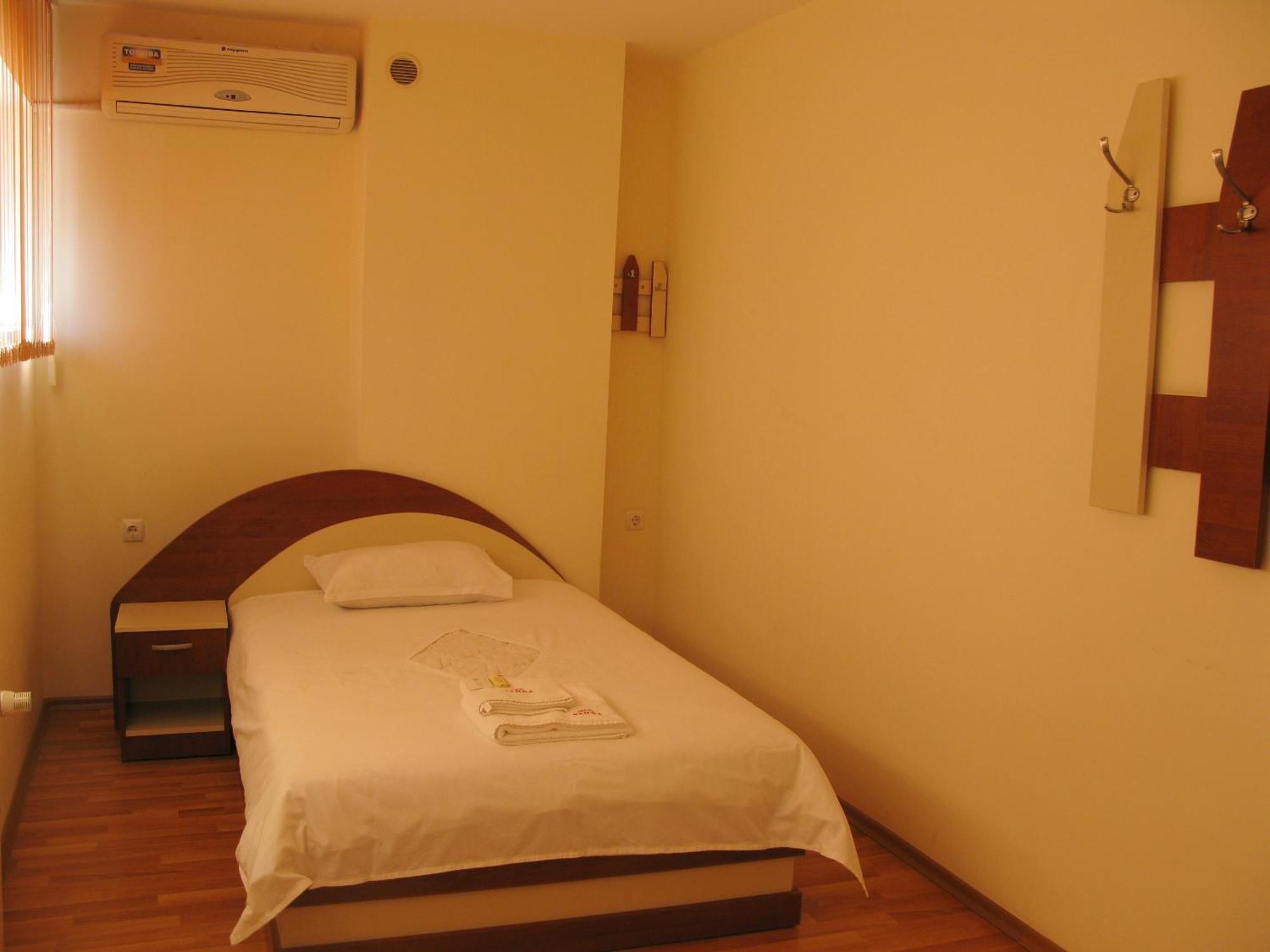Hotel Nakra Radnevo Buitenkant foto